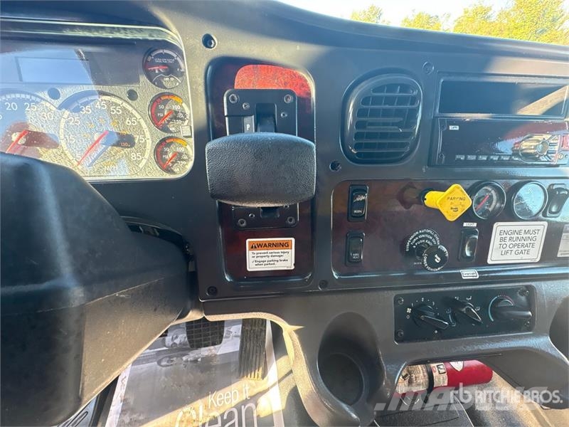 Freightliner M2 106 4x2 Van Truck (Inoperable) Camiones caja cerrada