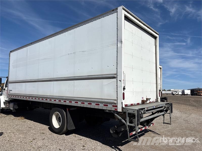 Freightliner M2 106 4x2 Van Truck Tovornjaki zabojniki