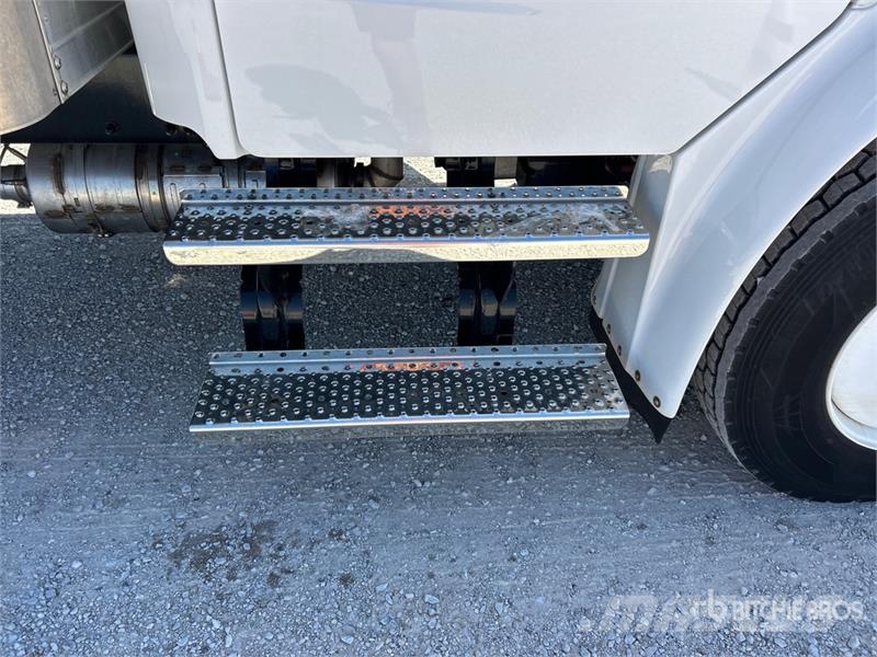 Freightliner M2 106 4x2 Van Truck Kapali kasa kamyonlar