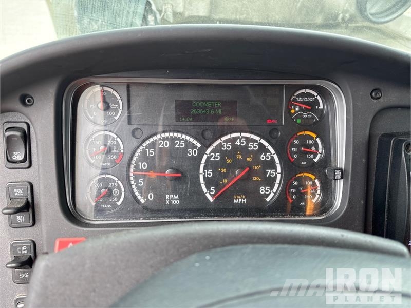 Freightliner M2 106 4x2 Van Truck Fast kasse