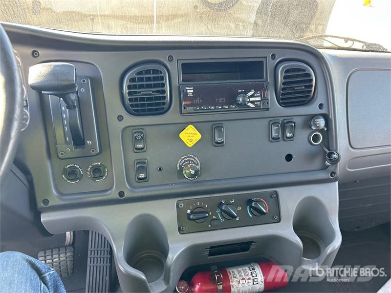 Freightliner M2 106 4x2 Van Truck Kastenaufbau