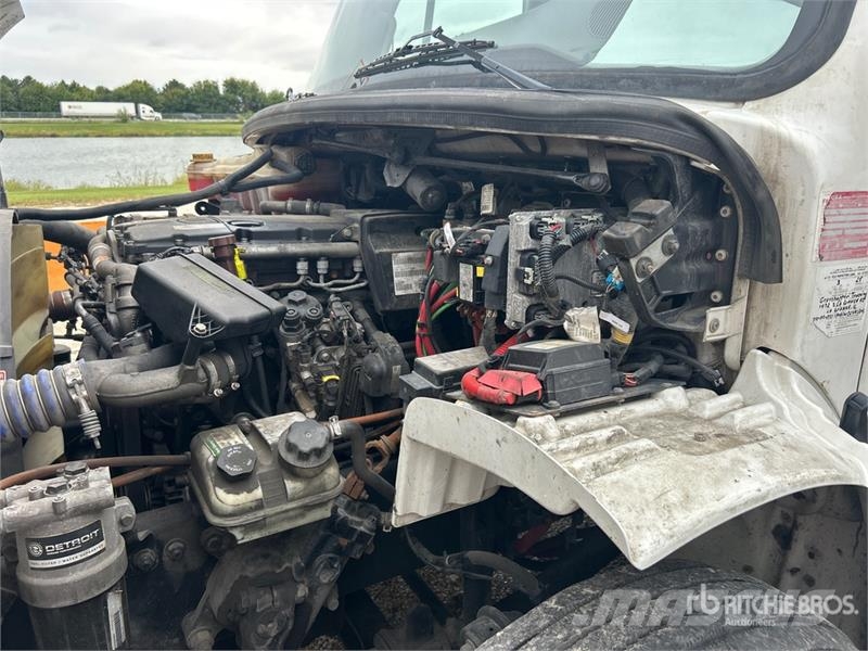 Freightliner M2 106 4x2 Van Truck (Inoperable) Фургони