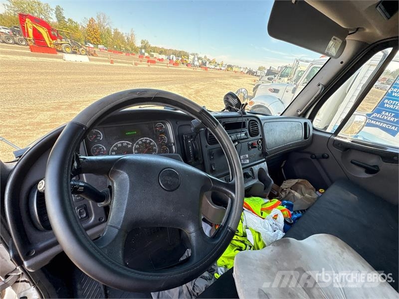 Freightliner M2 106 4x2 Van Truck Camiones caja cerrada
