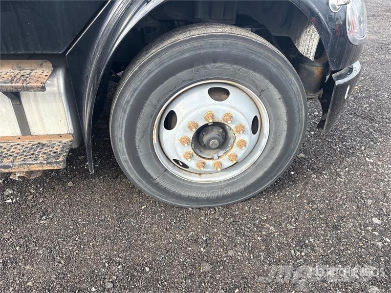 Freightliner M2 106 4x2 Van Truck Фургони