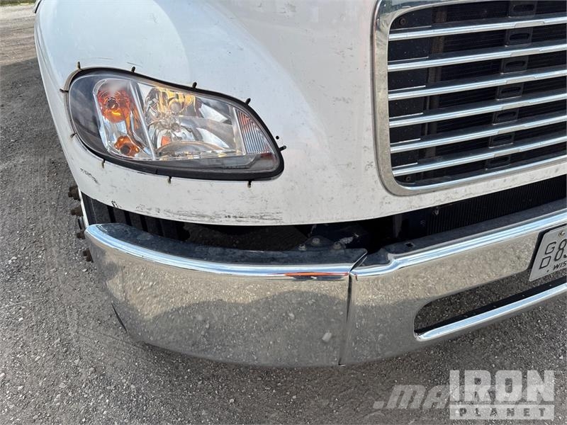 Freightliner M2 106 4x2 Van Truck Fast kasse
