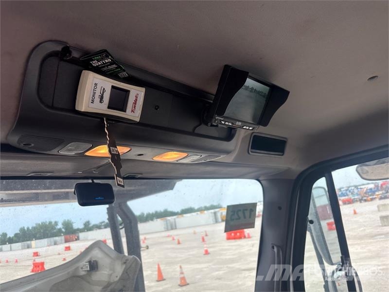 Freightliner M2 106 4x2 Rollback Truck Hinausautot