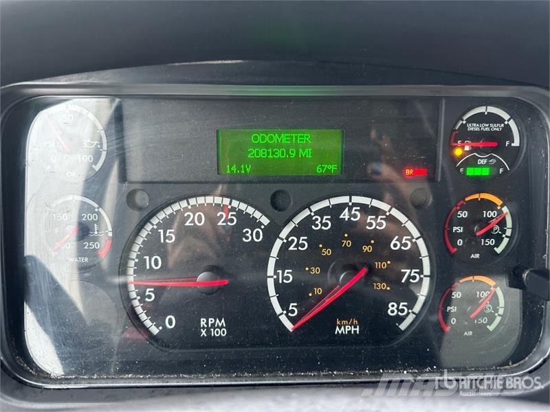Freightliner M2 106 4x2 Van Truck Skapbiler