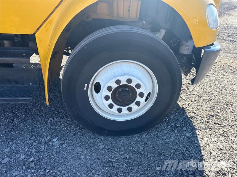 Freightliner M2 106 4x2 Van Truck Фургони