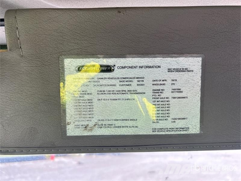 Freightliner M2 106 4x2 Van Truck Furgons