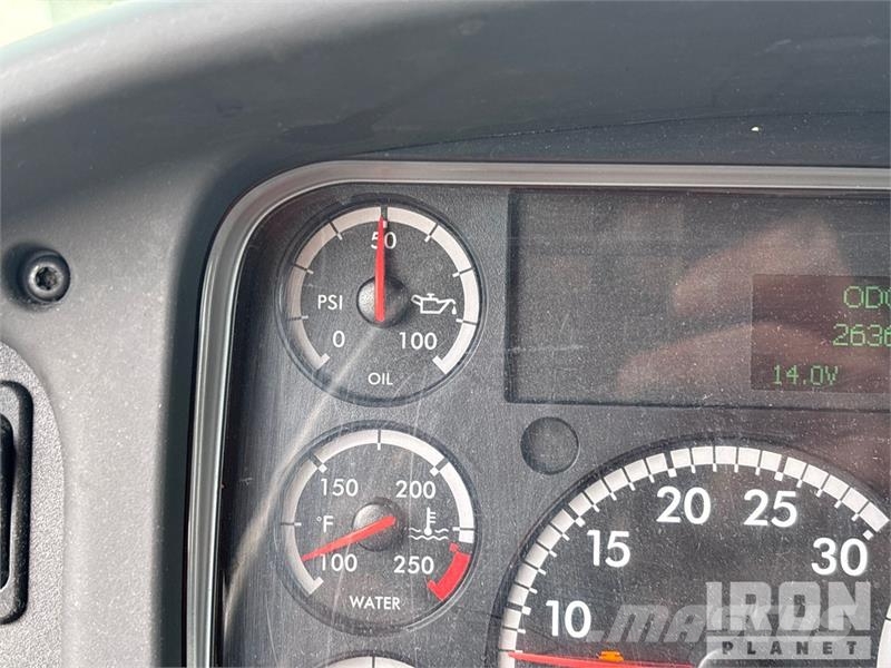 Freightliner M2 106 4x2 Van Truck Fast kasse
