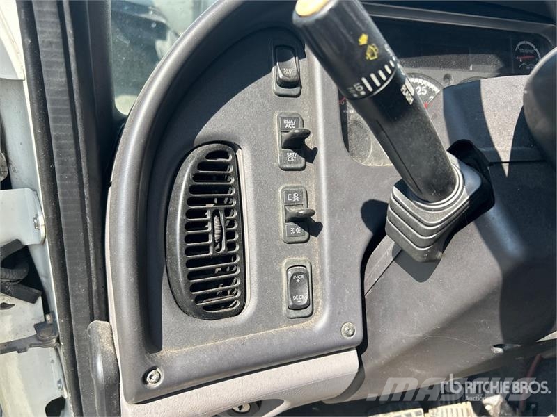 Freightliner M2 106 4x2 Van Truck Kapali kasa kamyonlar