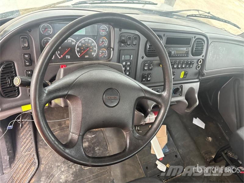 Freightliner M2 106 4x2 Rollback Truck Hinausautot