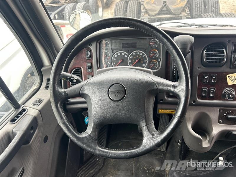 Freightliner M2 106 4x2 Van Truck (Inoperable) Фургони