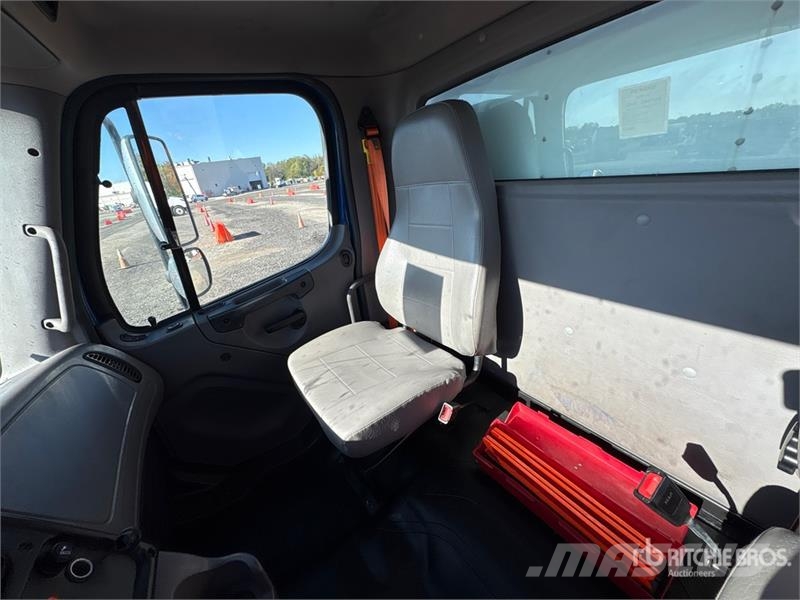 Freightliner M2 106 4x2 Van Truck Camiones caja cerrada
