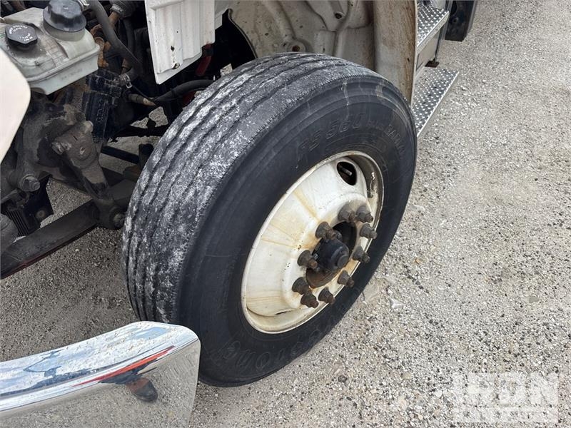 Freightliner M2 106 4x2 Van Truck Fast kasse