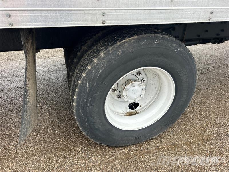 Freightliner M2 106 4x2 Van Truck Грузовики-Фургоны