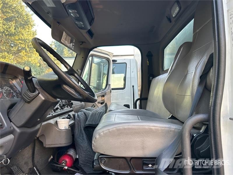 Freightliner M2 106 4x2 Van Truck Kastenaufbau