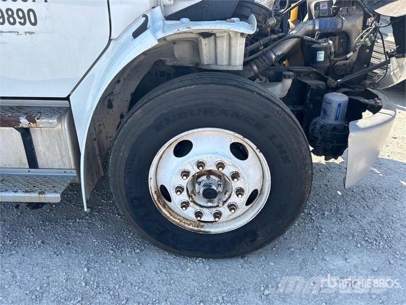 Freightliner M2 106 4x2 Van Truck Kapali kasa kamyonlar