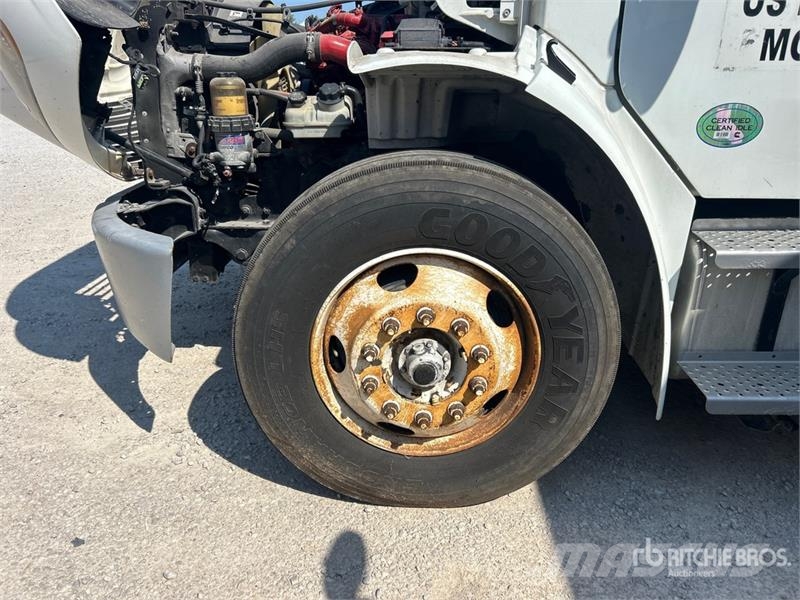 Freightliner M2 106 4x2 Van Truck Kapali kasa kamyonlar