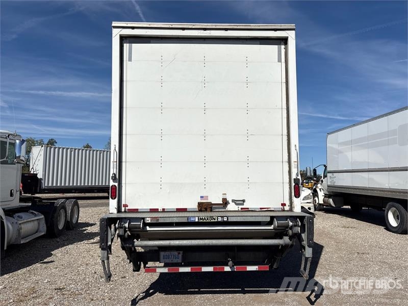Freightliner M2 106 4x2 Van Truck Tovornjaki zabojniki