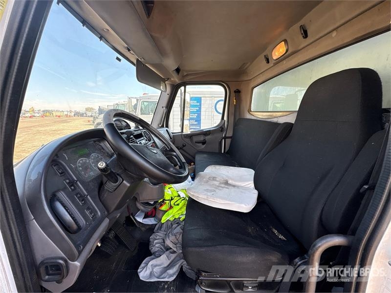 Freightliner M2 106 4x2 Van Truck Camiones caja cerrada