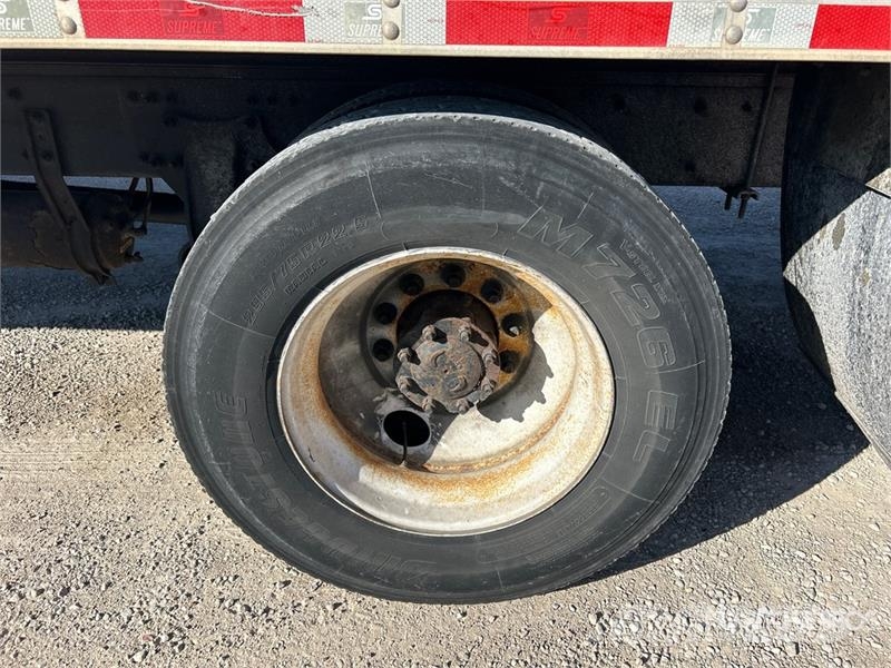 Freightliner M2 106 4x2 Van Truck Furgons