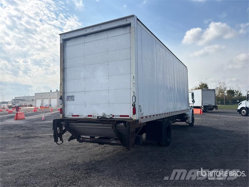 Freightliner M2 106 4x2 Van Truck Bakwagens met gesloten opbouw
