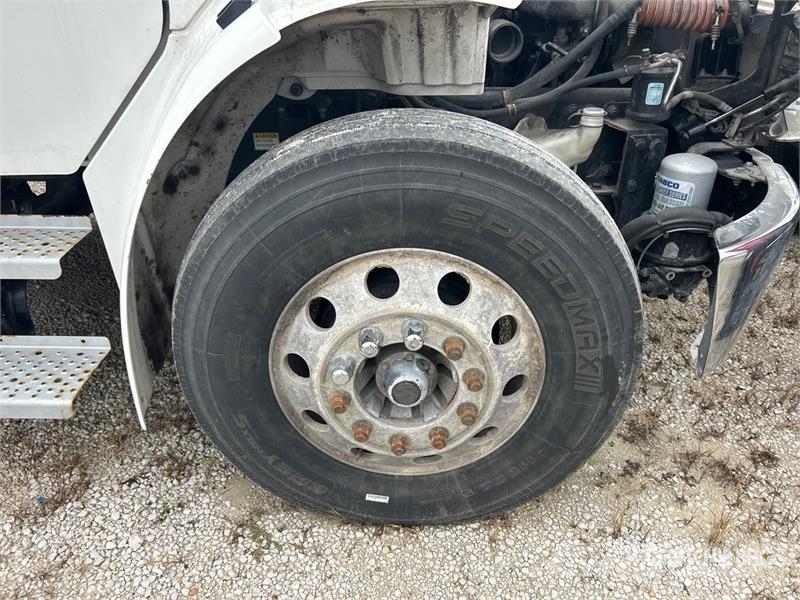 Freightliner M2 106 4x2 Van Truck (Inoperable) Фургони
