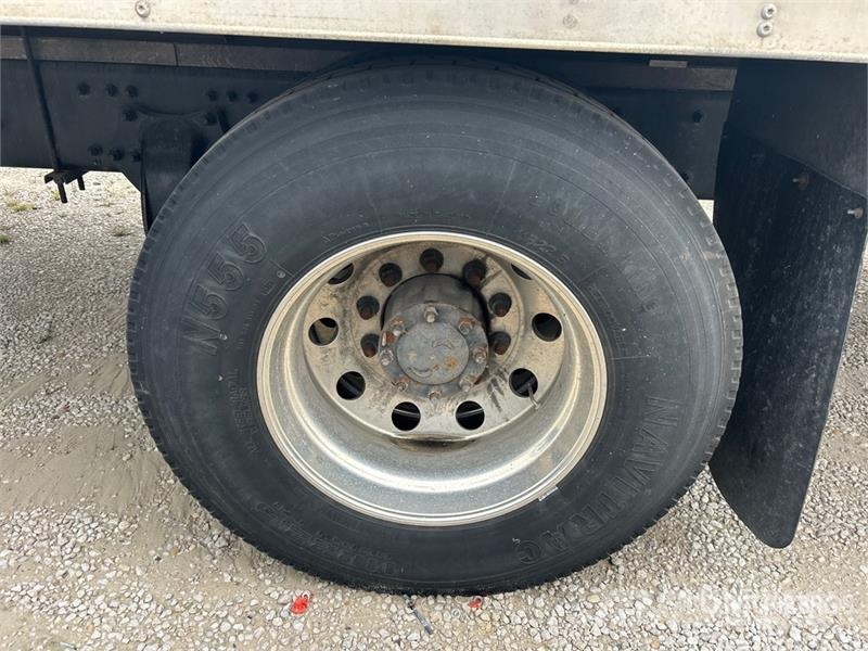 Freightliner M2 106 4x2 Van Truck (Inoperable) Фургони