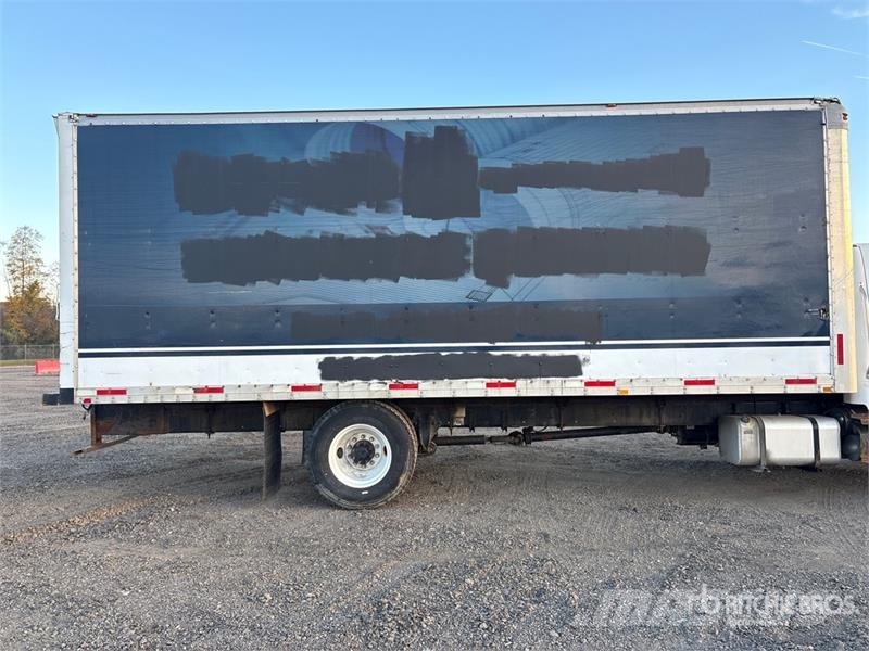 Freightliner M2 106 4x2 Van Truck Фургони
