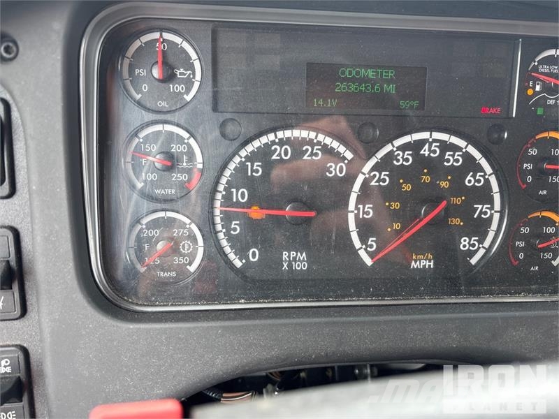 Freightliner M2 106 4x2 Van Truck Fast kasse