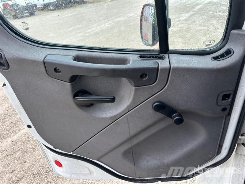 Freightliner M2 106 4x2 Van Truck Skapbiler