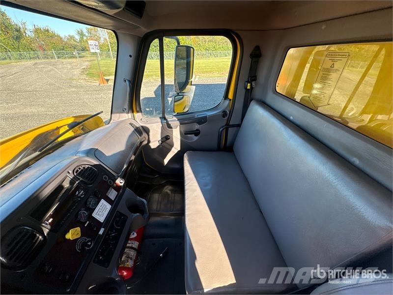 Freightliner M2 106 4x2 Van Truck (Inoperable) Camiones caja cerrada