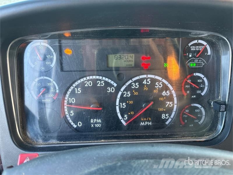 Freightliner M2 106 4x2 Van Truck Фургони
