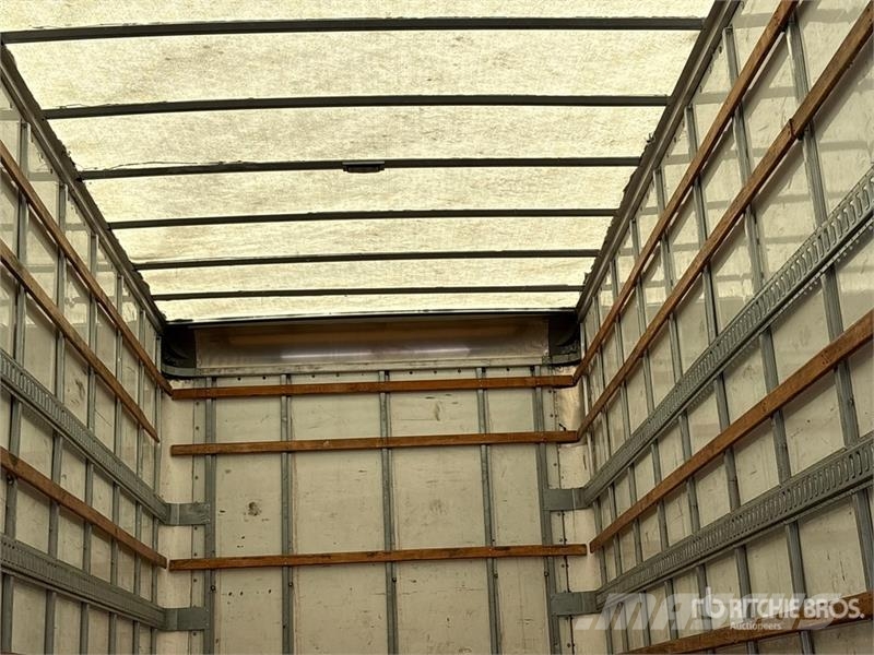 Freightliner M2 106 4x2 Van Truck Tovornjaki zabojniki