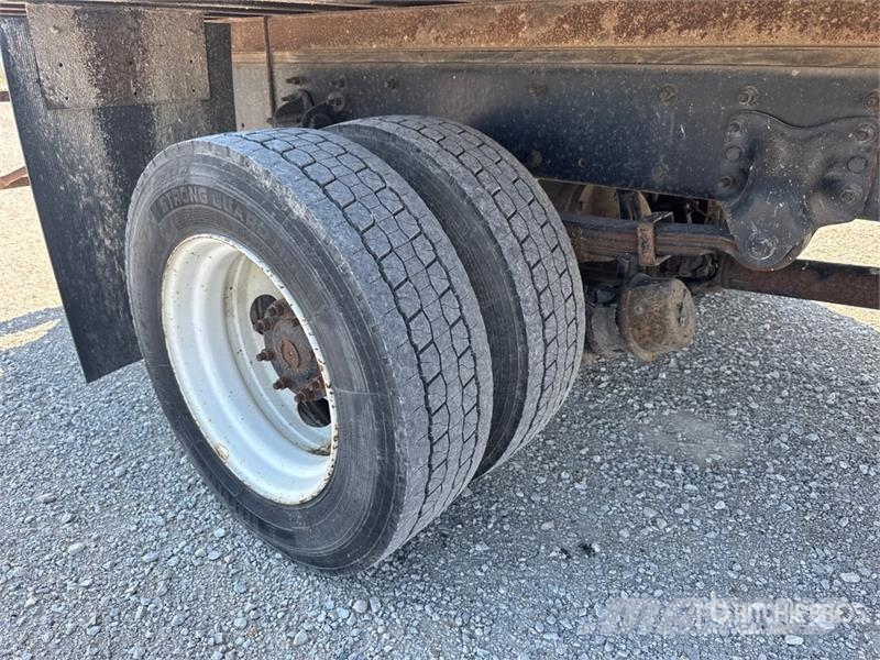 Freightliner M2 106 4x2 Van Truck Camiões de caixa fechada