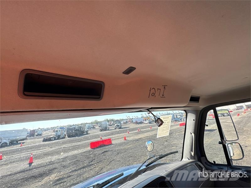 Freightliner M2 106 4x2 Van Truck Camiones caja cerrada