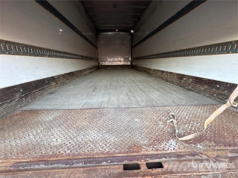 Freightliner M2 106 4x2 Van Truck Фургони