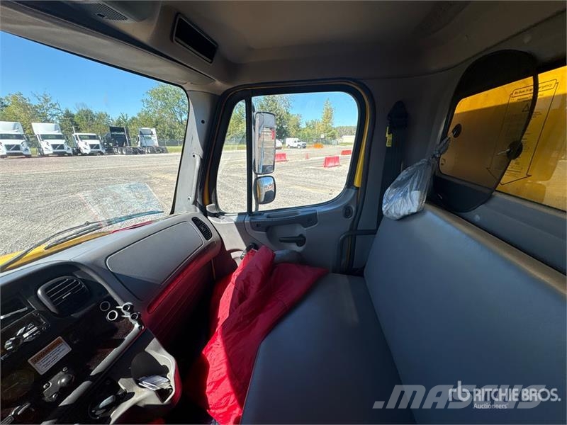 Freightliner M2 106 4x2 Van Truck Фургони