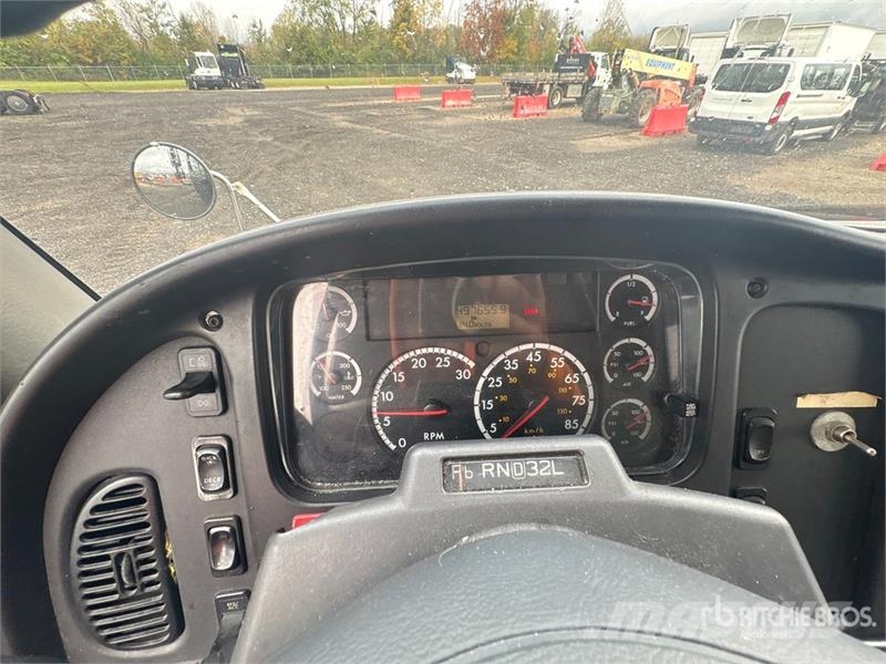 Freightliner M2 106 4x2 Van Truck Фургони