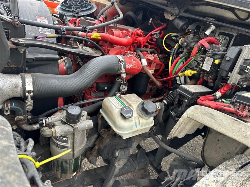 Freightliner M2 106 4x2 Van Truck Skapbiler