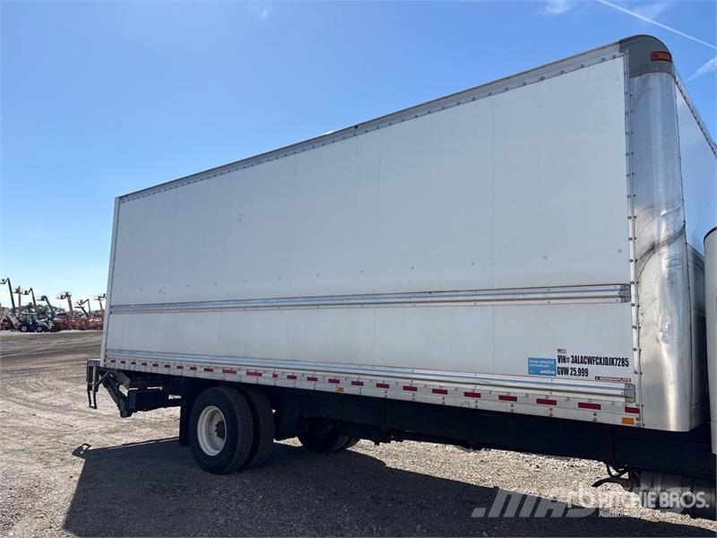 Freightliner M2 106 4x2 Van Truck Tovornjaki zabojniki