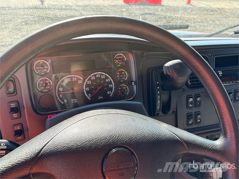 Freightliner M2 106 4x2 Van Truck Camiones caja cerrada