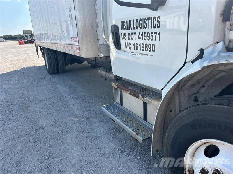 Freightliner M2 106 4x2 Van Truck Kapali kasa kamyonlar