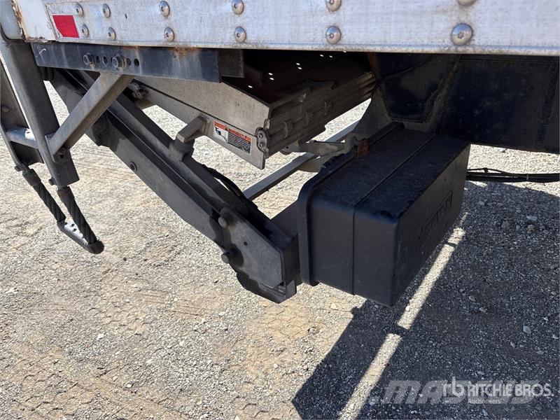 Freightliner M2 106 4x2 Van Truck Tovornjaki zabojniki