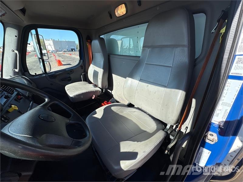 Freightliner M2 106 4x2 Van Truck Camiones caja cerrada