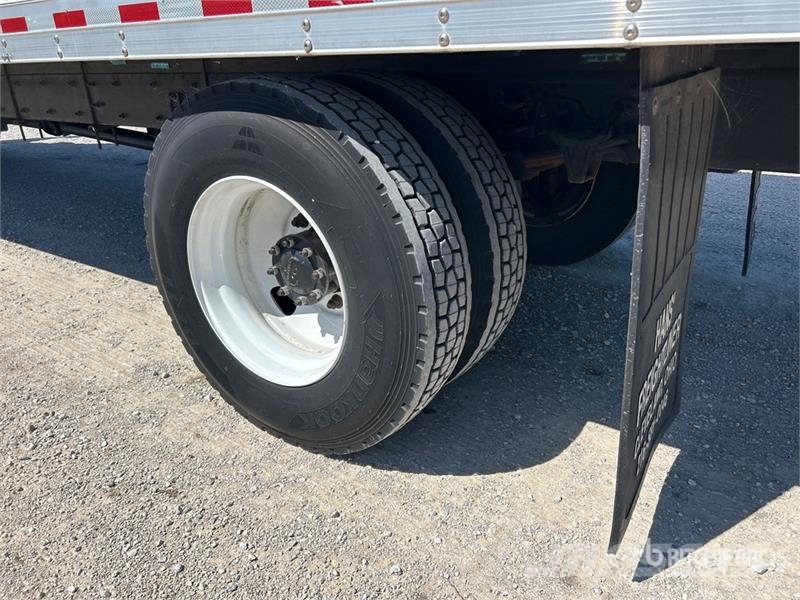 Freightliner M2 106 4x2 Van Truck Kapali kasa kamyonlar
