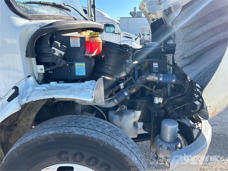 Freightliner M2 106 4x2 Van Truck Furgons