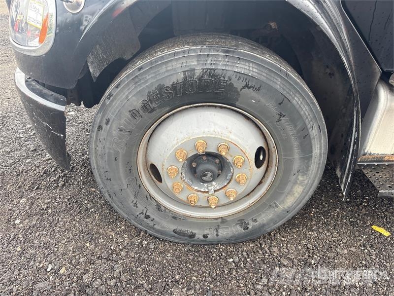 Freightliner M2 106 4x2 Van Truck Фургони