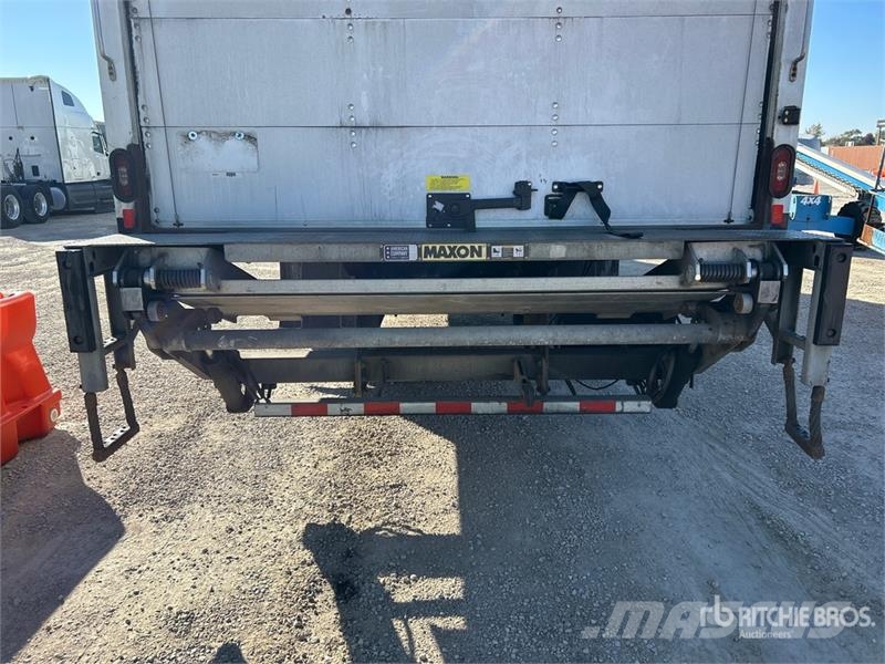 Freightliner M2 106 4x2 Van Truck Furgons